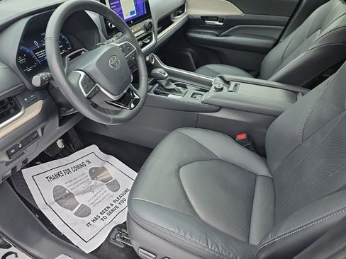 Used 2024 Toyota Grand Highlander Platinum image 13