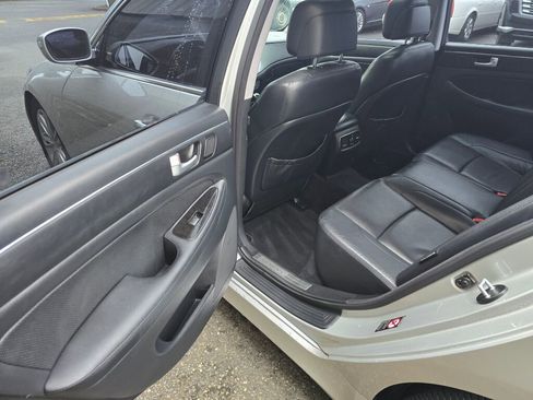 Used 2013 Hyundai Genesis 3.8 w/ Premium Pkg image 19