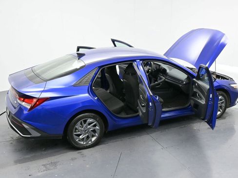 Used 2024 Hyundai Elantra SEL image 38