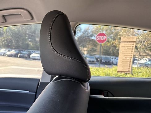 Used 2023 Toyota Camry SE image 17