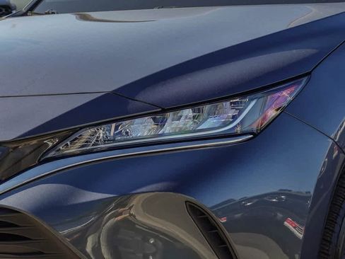 Used 2021 Toyota Venza LE image 7