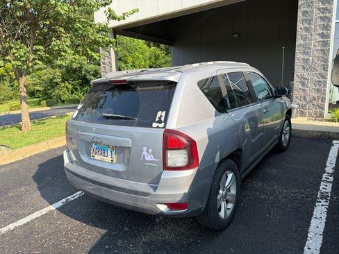 Used 2017 Jeep Compass Latitude AWD/4WD image 4