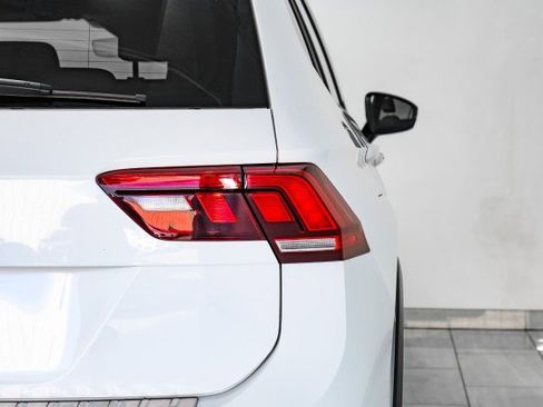 Used 2022 Volkswagen Tiguan SE R-Line image 44
