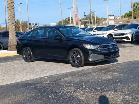 Certified 2023 Volkswagen Jetta SE w/ Panoramic Sunroof Package image 2