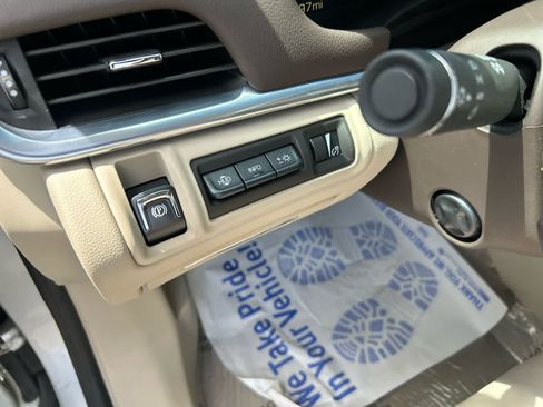 Used 2013 Cadillac XTS Premium AWD/4WD image 16