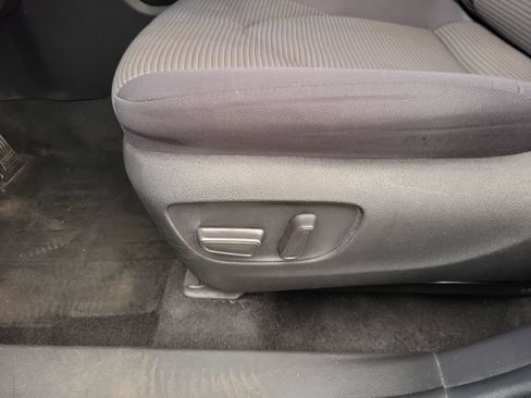 Used 2022 Toyota Highlander LE FWD image 14