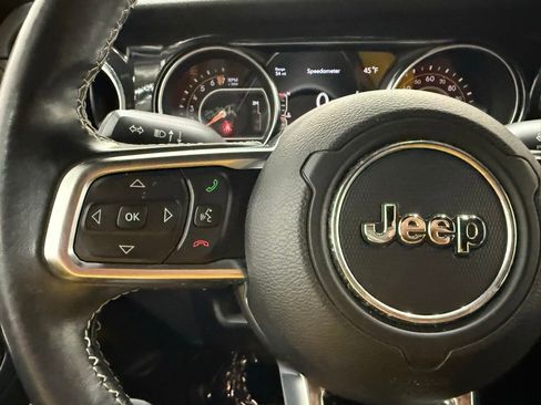 Used 2019 Jeep Wrangler Unlimited Sahara image 20