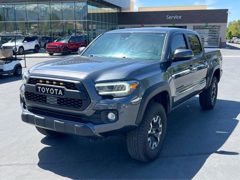 Used 2022 Toyota Tacoma TRD Off-Road w/ TRD Premium Off Road Package AWD/4WD image 2
