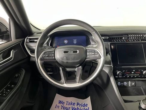 Used 2023 Jeep Grand Cherokee Altitude AWD/4WD image 20