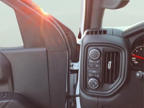 Used 2023 Chevrolet Silverado 1500 Custom image 13