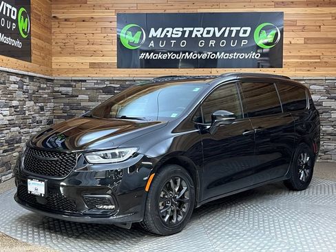 Used 2022 Chrysler Pacifica Touring-L w/ S Appearance Package AWD/4WD image 6