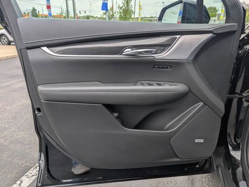 Used 2024 Cadillac XT6 Sport w/ Technology Package AWD/4WD image 9