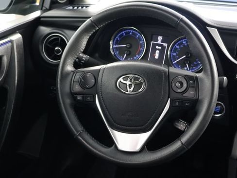 Used 2018 Toyota Corolla SE w/ SE Premium Package FWD image 10