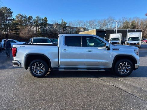 Used 2022 GMC Sierra 1500 SLT w/ SLT Premium Plus Package image 2