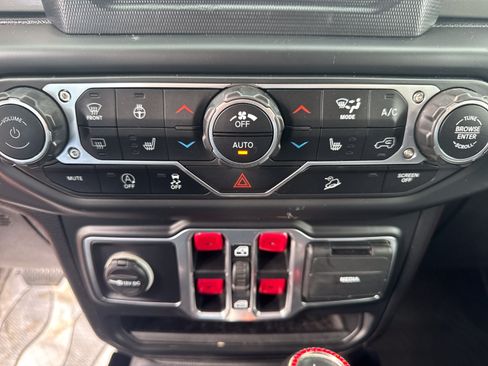 Used 2018 Jeep Wrangler Unlimited Sahara w/ LED Lighting Group AWD/4WD image 19