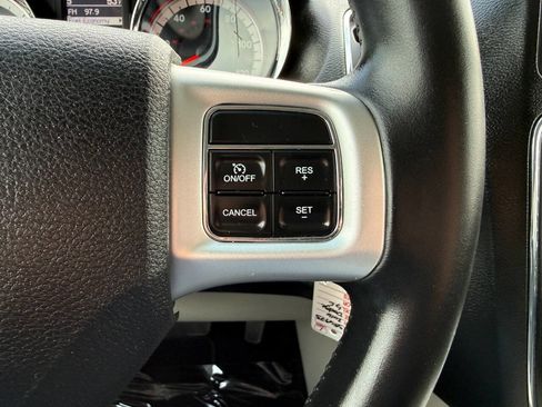 Used 2016 Dodge Grand Caravan SXT w/ Rear Park Assist Package image 35