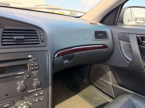 Used 2004 Volvo XC70 AWD/4WD image 16