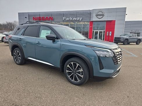 New 2026 Nissan Pathfinder Platinum image 1