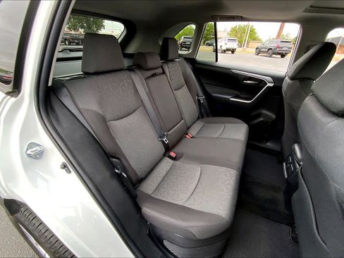 Used 2021 Toyota RAV4 XLE w/ Convenience Package image 20