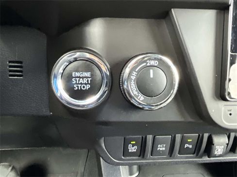 Used 2021 Toyota Tacoma TRD Off-Road image 33