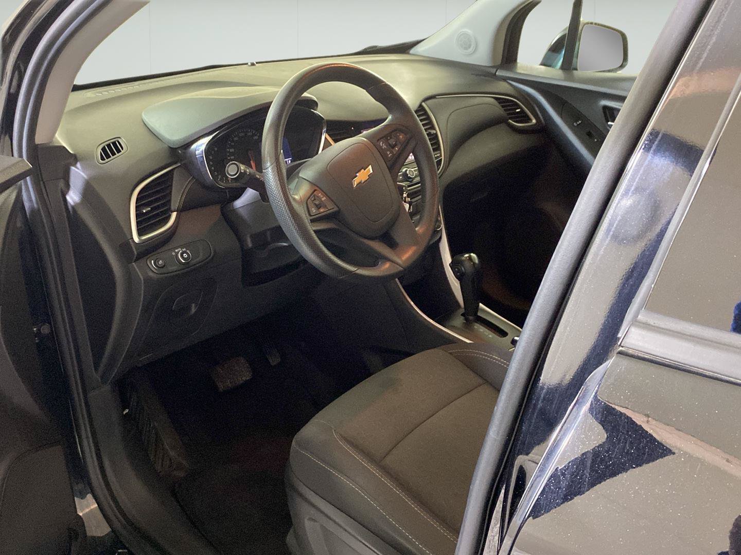 Used 2020 Chevrolet Trax LS w/ Tint and Cruise Package FWD image 19