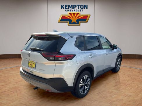 Used 2023 Nissan Rogue SV image 6