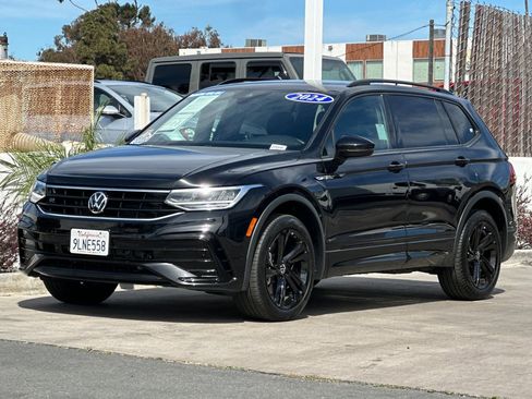 Certified 2024 Volkswagen Tiguan SE R-Line image 8