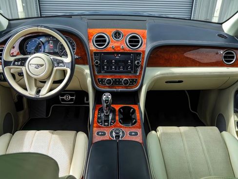 Used 2018 Bentley Bentayga image 15