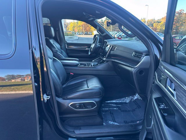 Used 2022 Jeep Wagoneer Series III AWD/4WD image 12