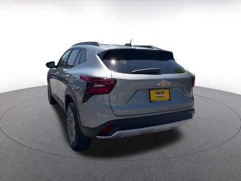 Used 2025 Chevrolet Trax LT image 11