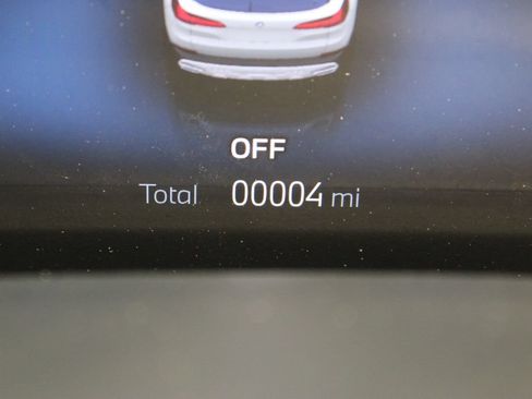 New 2026 BMW X5 xDrive40i w/ Climate Comfort Package AWD/4WD image 3