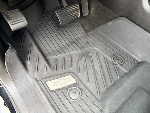 Used 2017 Chevrolet Suburban LT image 17