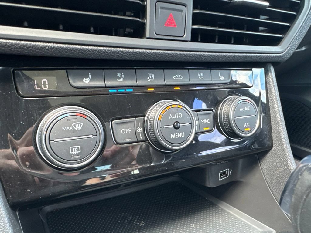 Used 2019 Volkswagen Jetta SEL Premium FWD image 21