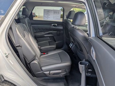 Used 2023 Kia Sorento SX image 18