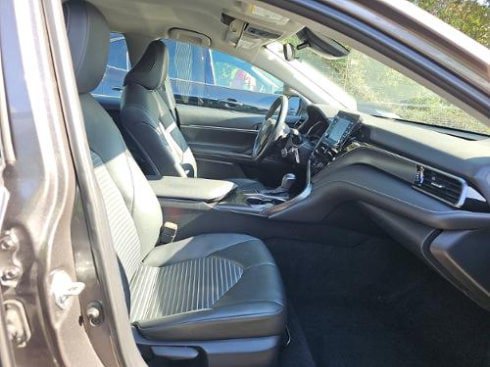 Used 2024 Toyota Camry SE w/ Cold Weather Package FWD image 9