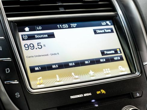Used 2017 Lincoln MKX Reserve w/ Lincoln MKX Climate Package FWD image 27