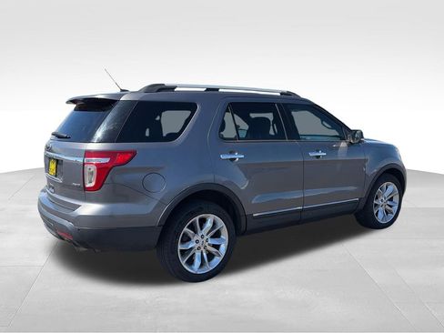 Used 2014 Ford Explorer XLT w/ Equipment Group 202A AWD/4WD image 6