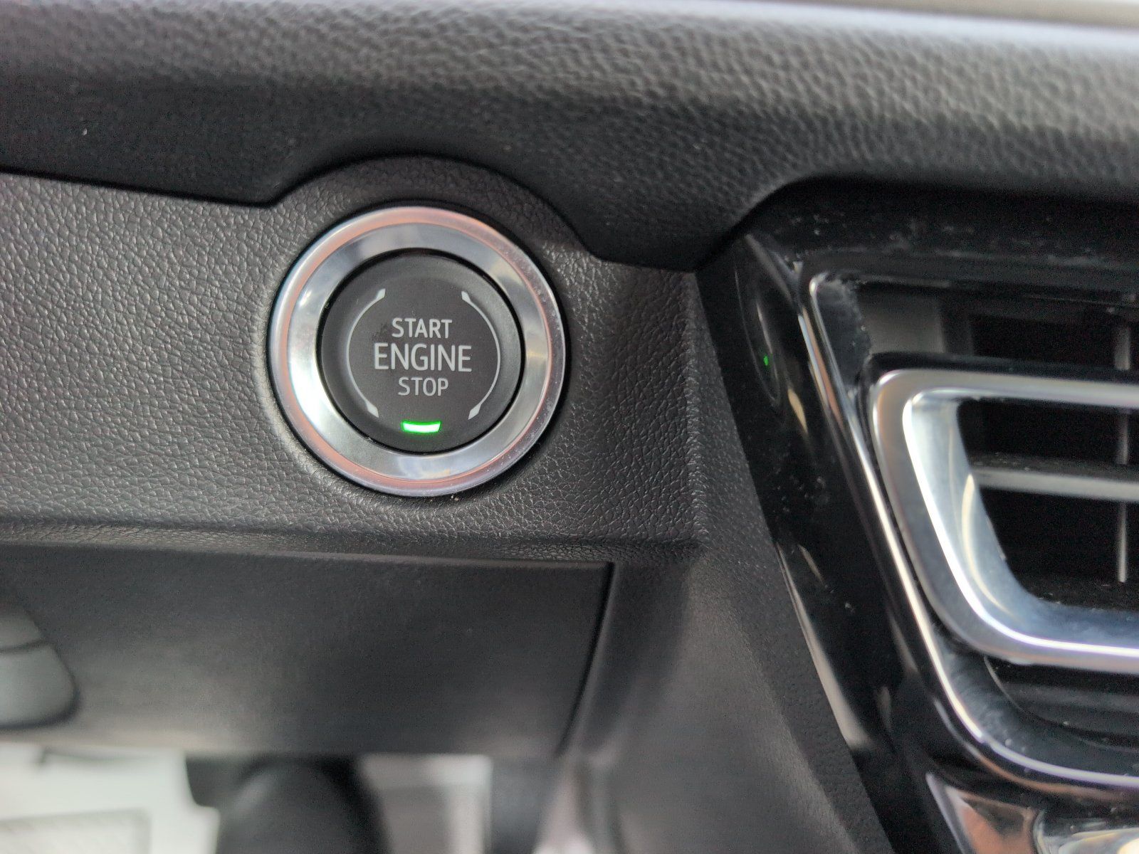 Used 2026 Chevrolet Traverse LT w/ Driver Confidence Package FWD image 32