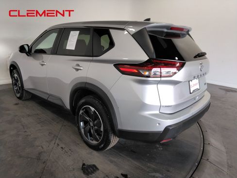 Used 2024 Nissan Rogue SV image 8