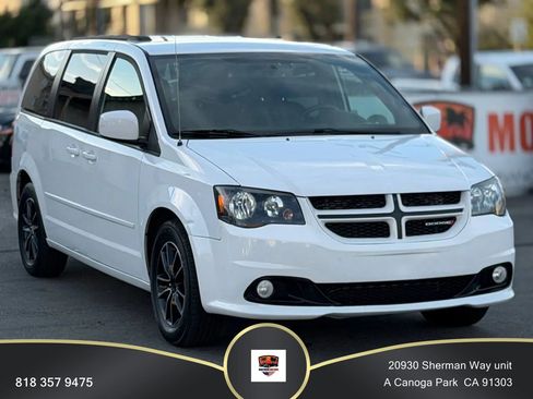 Used 2017 Dodge Grand Caravan GT image 59
