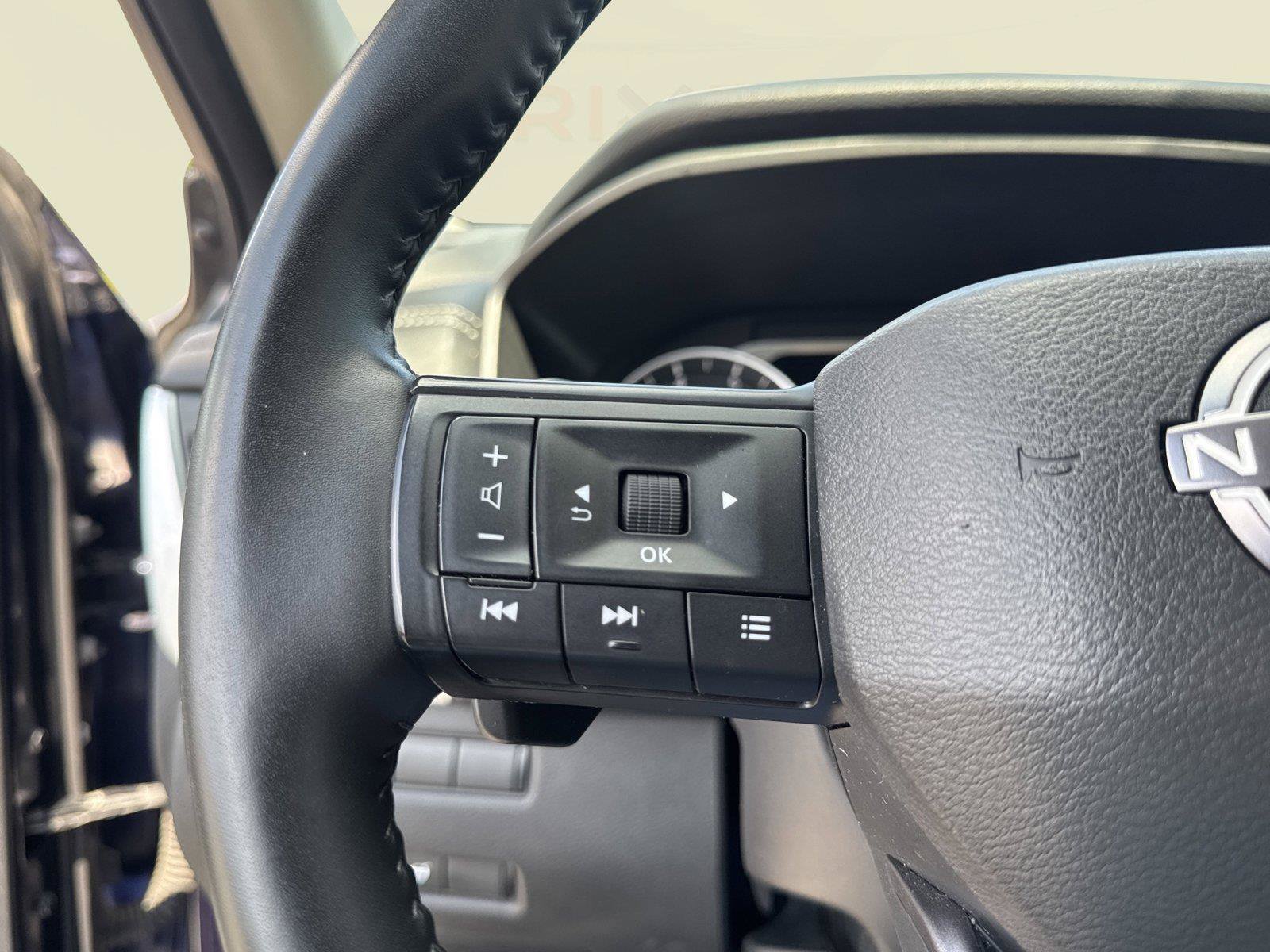 Used 2025 Nissan Rogue SV AWD/4WD image 13
