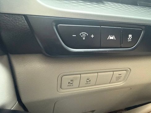 Used 2022 Kia Carnival LX FWD image 21