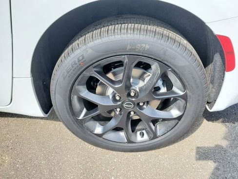 New 2026 Chrysler Pacifica Limited w/ S Appearance Package image 6