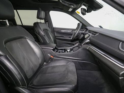 Used 2023 Jeep Grand Cherokee L Laredo image 16