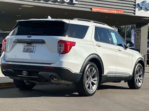 Used 2023 Ford Explorer XLT w/ Equipment Group 202A image 5