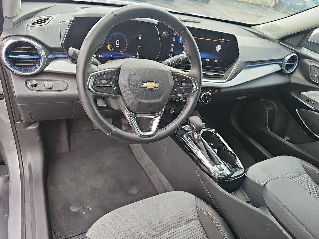 Used 2025 Chevrolet Trax LT w/ LT Convenience Package FWD image 16