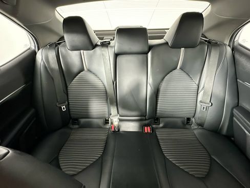 Used 2021 Toyota Camry SE FWD image 13