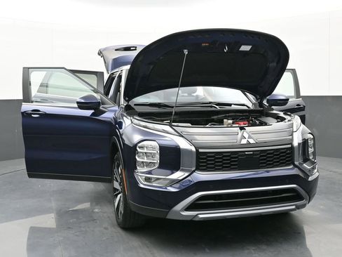 Used 2025 Mitsubishi Outlander SE image 47