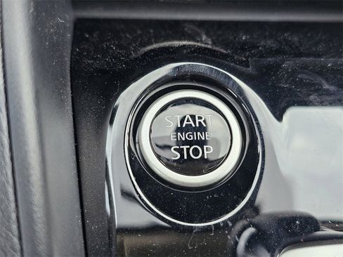 New 2025 Nissan Versa SR image 20