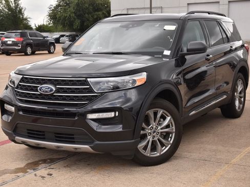 Used 2024 Ford Explorer XLT w/ Equipment Group 202A AWD/4WD image 2